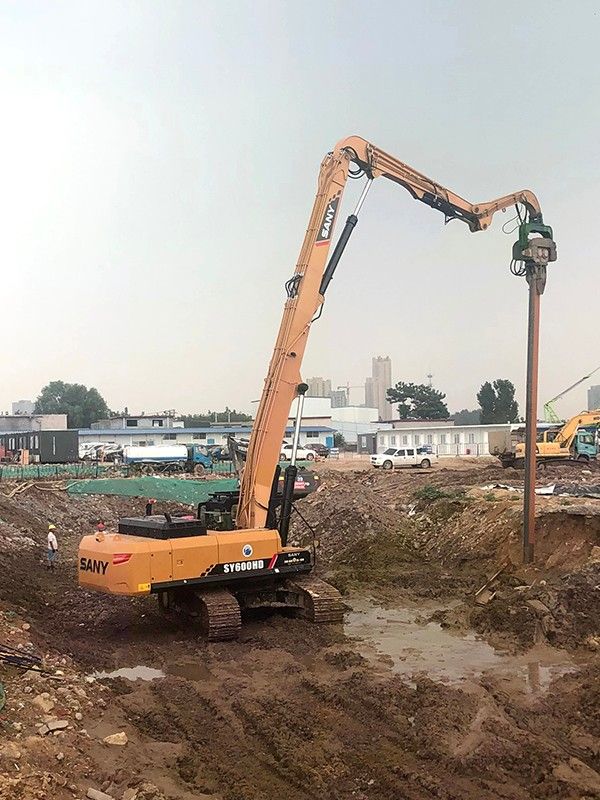 加長(zhǎng)臂水路兩用挖掘機(jī)